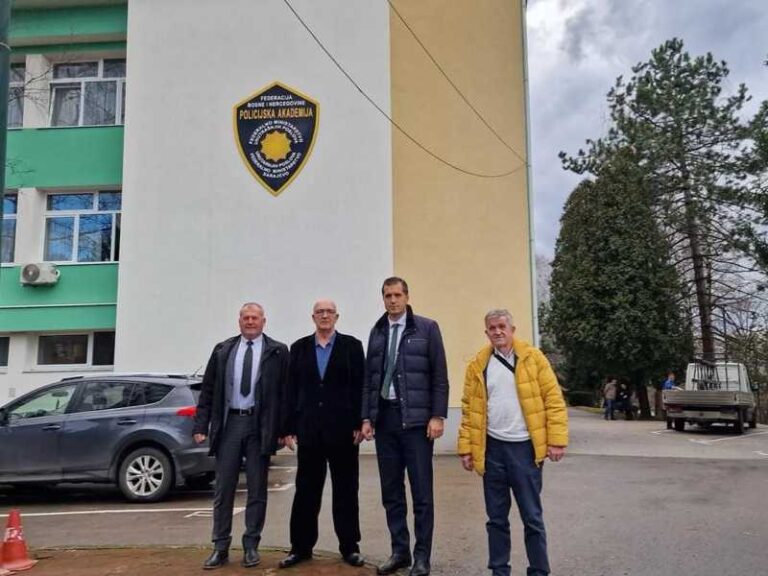 Ministar Emir Vračo posjetio Policijsku akademiju FMUP-a