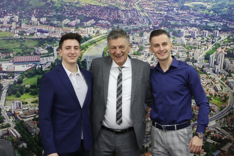 Gradonačelnik Kasumović podržao Dinu Suljića i Sameda Dželu, učesnike popularnog takmičenja “Zvezde Granda”