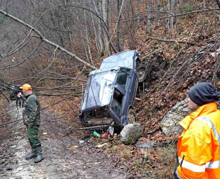 Jedna osoba poginula, više povrijeđeno u stravičnoj nesreći, poznat identitet nastradalog