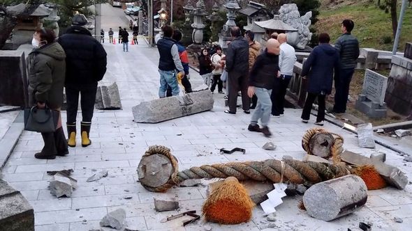 Dramatični prizori iz Japana: Uništene zgrade, oštećeni putevi i preplašeni ljudi