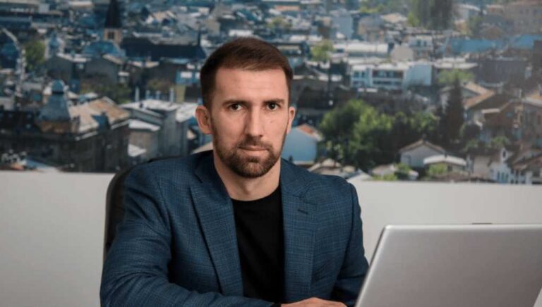 Manipulacije Adnana Delića došle na naplatu: 63 udruženja ostala bez 720 hiljada KM za prošlu godinu, na spisku oštećenih uglavnom udruženja koja se brinu o oboljeloj djeci!