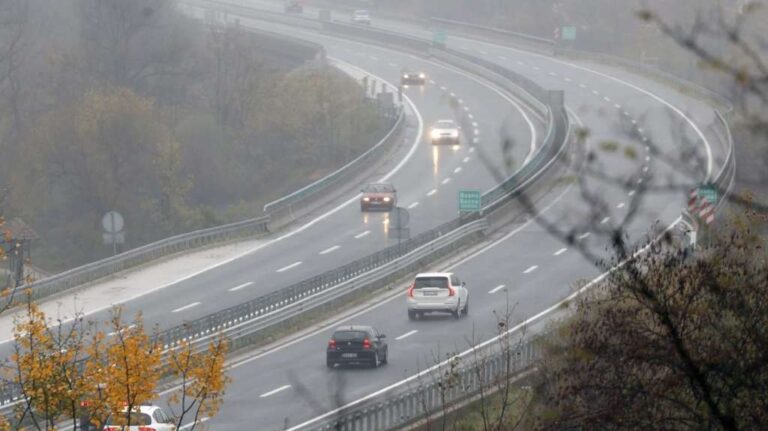Gusta magla na autoputu Zenica – Sarajevo, vidljivost ispod 50 metara