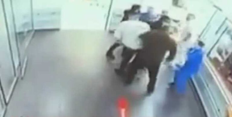 Haos u bolnici: Pretukli doktora i sestru