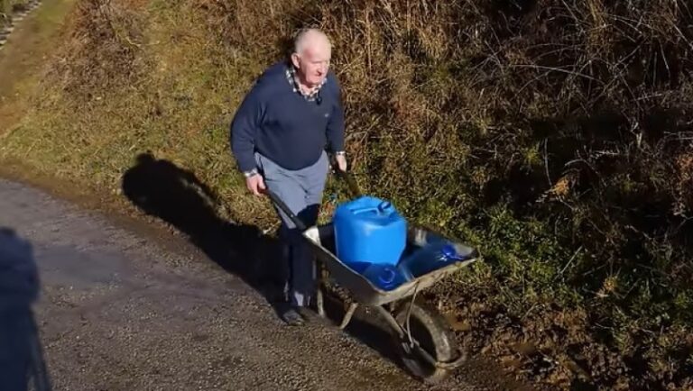 Teška sudbina Ramiza iz Busovače: Ljudi ne znaju kako je u 21. vijeku živjeti bez vode, sa 73 godine ići na javnu česmu