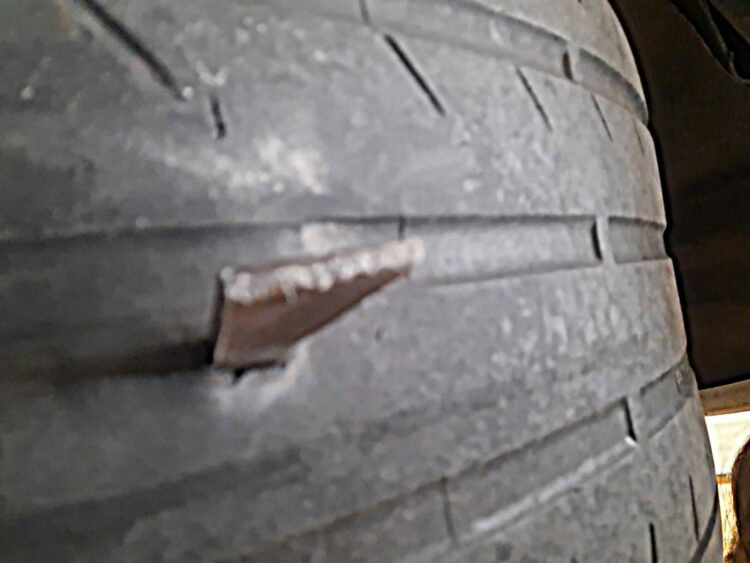 Nevjerovatna priča iz komšiluka: Vulkanizeri bušili gume na skupim autima kako bi imali više posla