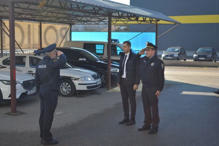 Ministar unutrašnjih poslova ZDK Emir Vračo i policijski komesar Admir Gazić posjetili Policijsku upravu IV u Tešnju