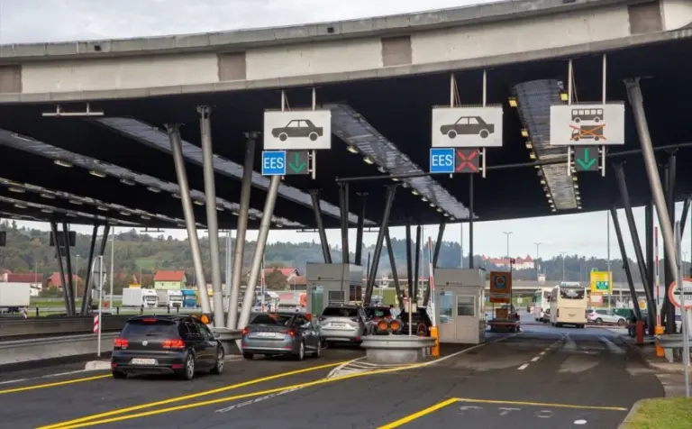 Ogromne gužve na granicama: bh. građani idu na more