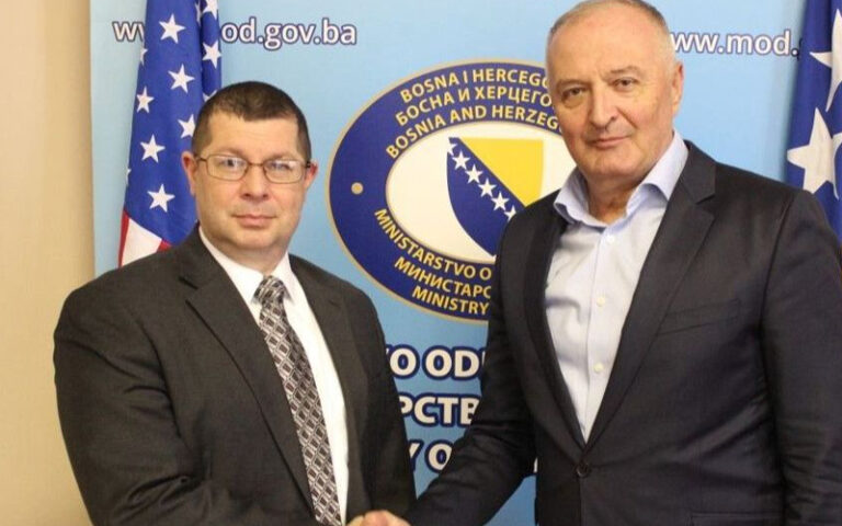 Helez nakon sastanka s američkim vojnim izaslanikom: Pozivam Dodika i vlasti RS da odustanu od antidejtonskog djelovanja