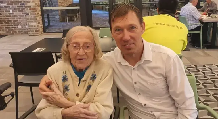 Advokat (48) u vezi sa 103-godišljom bakom, ali to nije najbizarnija stvar