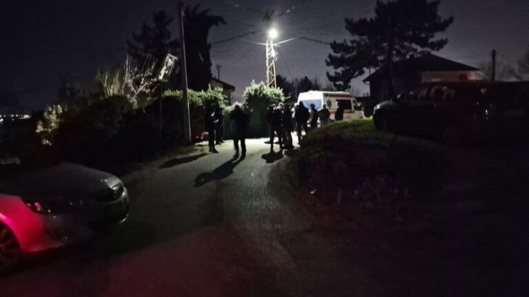 Strašan zločin: Nožem ubio bivšu suprugu i njenu majku, pa mirno sačekao policiju