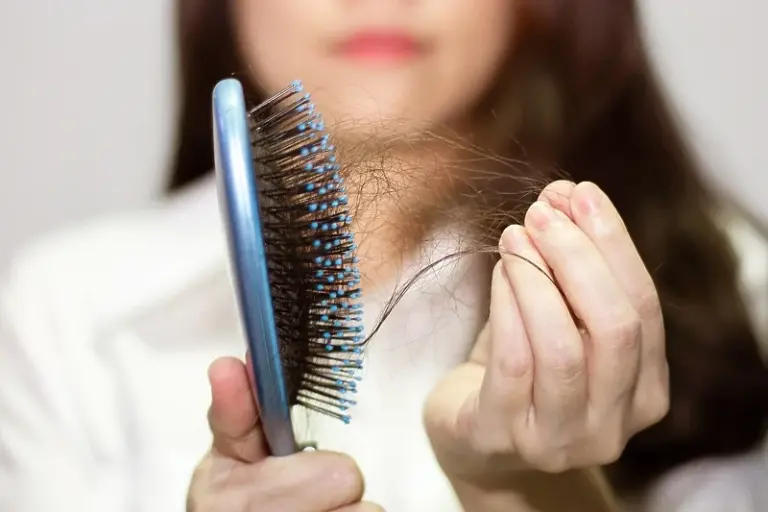 Od genetike do lijekova: Pet glavnih razloga zašto vam kosa opada
