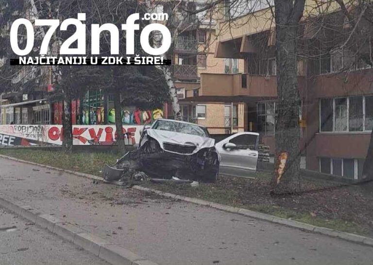 Nesreća u Crkvicama: Vozač izgubio kontrolu nad Mercedesom (FOTO)