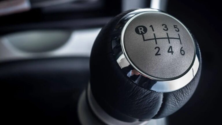 Kupite sada automobile s ručnim mjenjačem jer ih uskoro neće biti