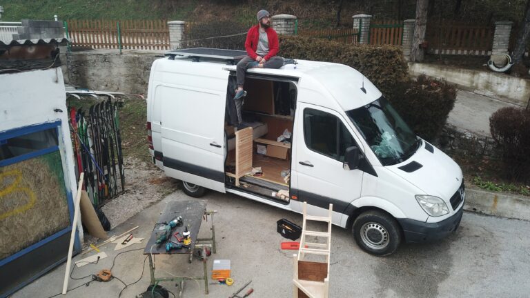 Adin Pinjo: Napravio kamper od kombija i obilazi BiH