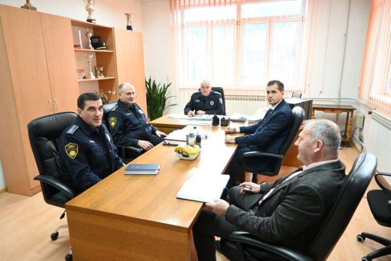 Ministar unutrašnjih poslova ZDK Emir Vračo i policijski komesar Admir Gazić u posjeti Policijskoj upravi V u Olovu