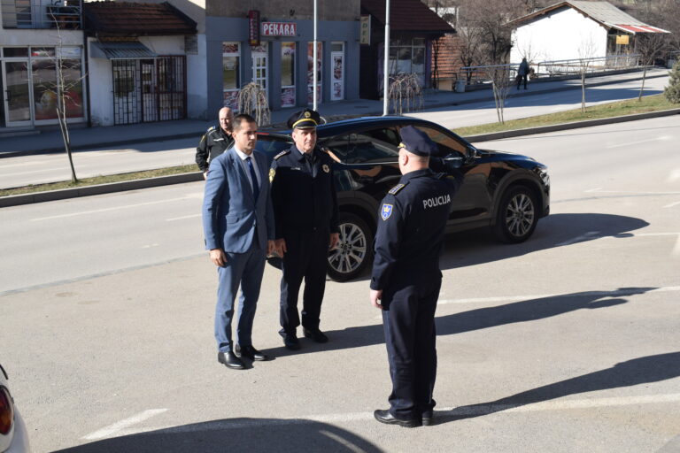 Ministar unutrašnjih poslova ZDK i policijski komesar posjetili Policijsku stanicu Kakanj