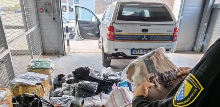 UIO: Na graničnom prijelazu Klobuk oduzet neprijavljeni tekstil