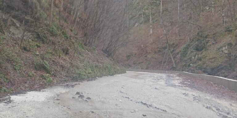 Izlila se rijeka, saobraćaj se odvija usporeno