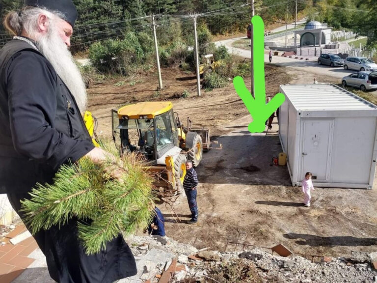 Monah gradi crkvu kraj šehidskog spomen-obilježja, a u selu nema nijednog pravoslavca