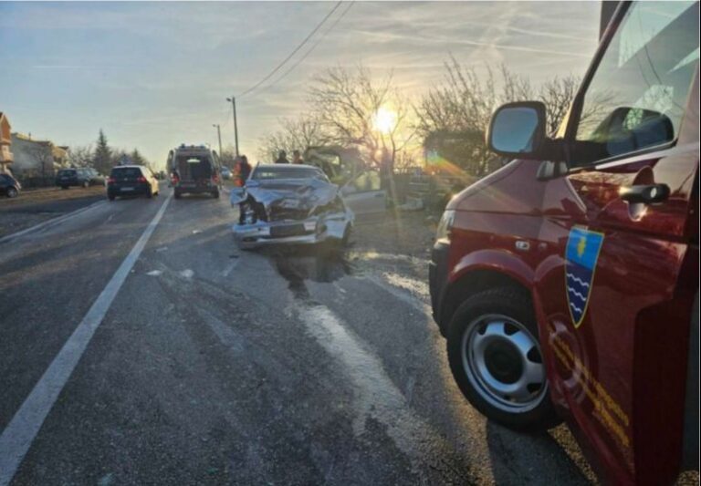 Težak sudar u BiH: Najmanje troje povrijeđeno