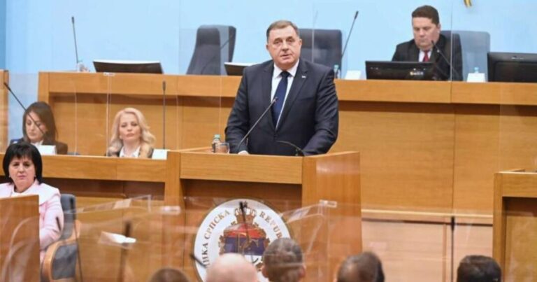 Dodik pozvao na usvajanje izvještaja o Srebrenici u NSRS i “veliki miting slobodarskog srpskog naroda”
