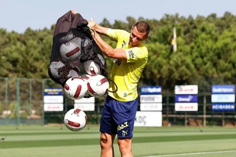 Džeko zbog sve izraženijeg problema dobio posebnu dozvolu i specijalni program ishrane u Feneru