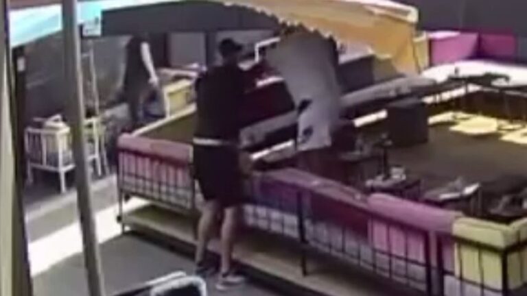 Mirza Hatić objavio snimak kako je Jasminu Ćatiću Bombi oteo pištolj pa mu ga vratio