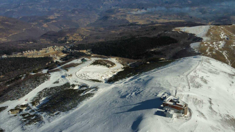 “Borimo se” – Zima pakuje kofere, šta je sa sezonom skijanja na planinama u BiH?
