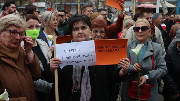 Ovo su poruke građana s današnjeg okupljanja i mirne šetnje za ubijenu Amru Kahrimanović
