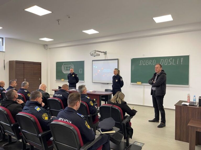 Uprava policije MUP-a ZDK provela edukaciju na temu “Postupanje policijskih službenika po prijavama nasilja u porodici i provođenje zaštitnih mjera“
