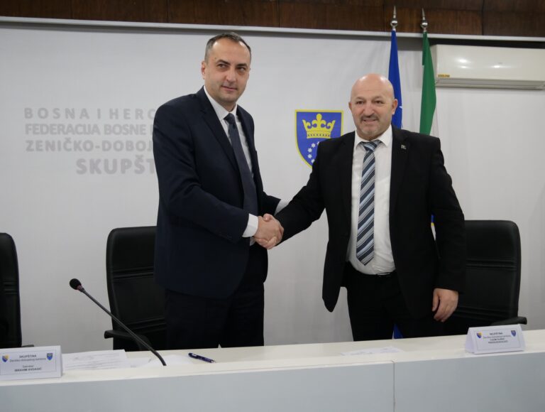 Zeničko-dobojski kanton prvi pristupioKolektivnom ugovoru za državne službenike i namještenike