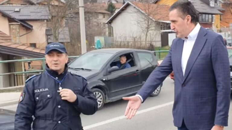 Nedeljko Elek: Oprostite, ekselencijo!