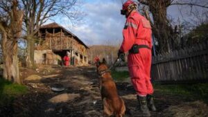 Sinoć stiglo pojačanje do kuće nestale djevojčice Danke (2)