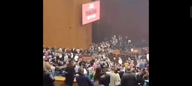 STRAVIČNO I UZNEMIRAVAJUĆE: Pogledajte snimak napada u Rusiji (VIDEO)