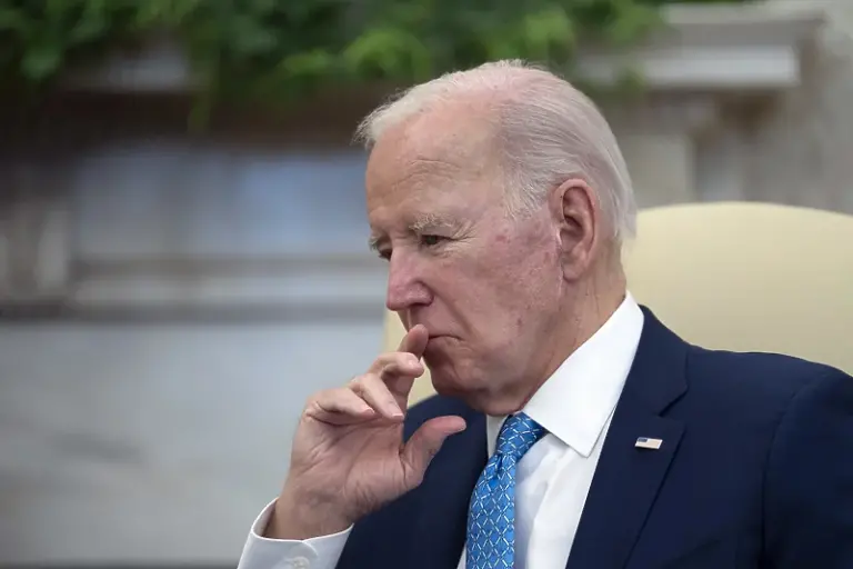 Biden najavio da će Amerikanci pomoći Palestincima ispuštajući hranu iz aviona