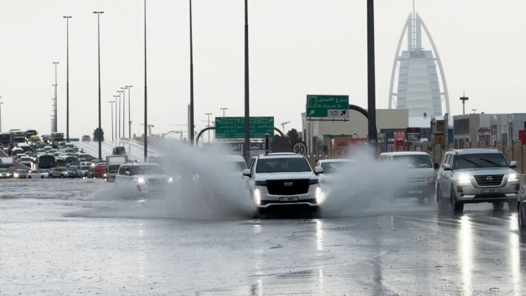 Dubai paraliziran: Obilne padavine izazvale poplave, otkazani pojedini letovi