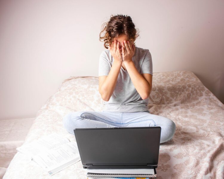 Tinejdžeri sve su češće hakirani, ucjenjivani ili doživljavaju negativna iskustva na internetu