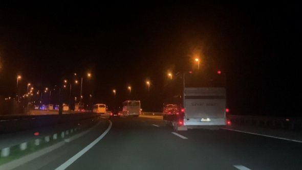 Pogledajte kolonu autobusa na autoputu nakon mitinga u Banjoj Luci, voze pod policijskom pratnjom