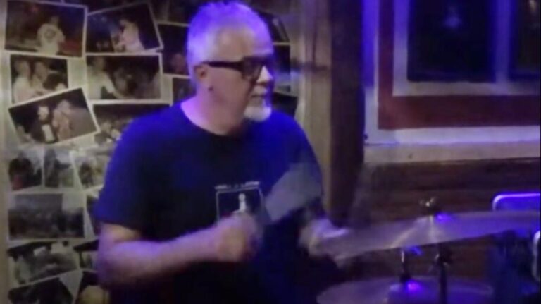 Oglasio se poznati muzičar iz Srbije: Ukrali su mi novac, živim u kući bez struje i bez vode