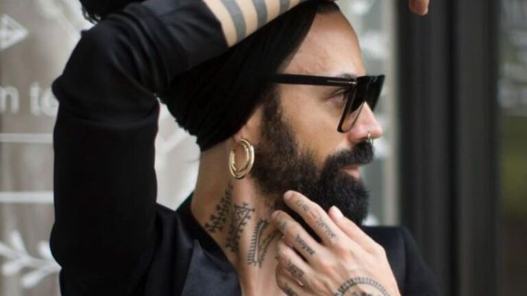 Božo Vrećo sam reklamira svoje suknje: Od istog su materijala kao dimije naših nana