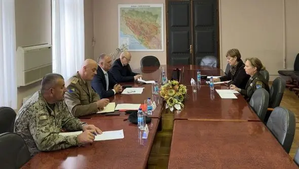 Komandantica Mekgaha: Saradnja BiH s NATO-om sve jača