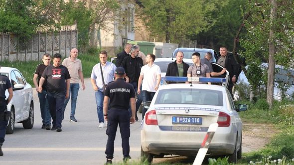 Opsadno stanje pred kućom osumnjičenog za ubistvo malene Danke: Stiglo 15 inspektora