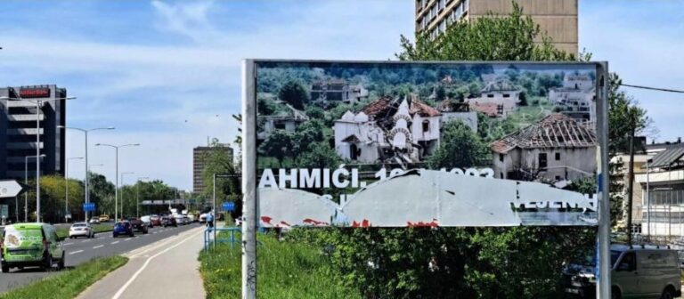Uništeni bilbordi o Ahmićima nisu zaustavili inicijativu da se mladi u Hrvatskoj suoče sa zločinima