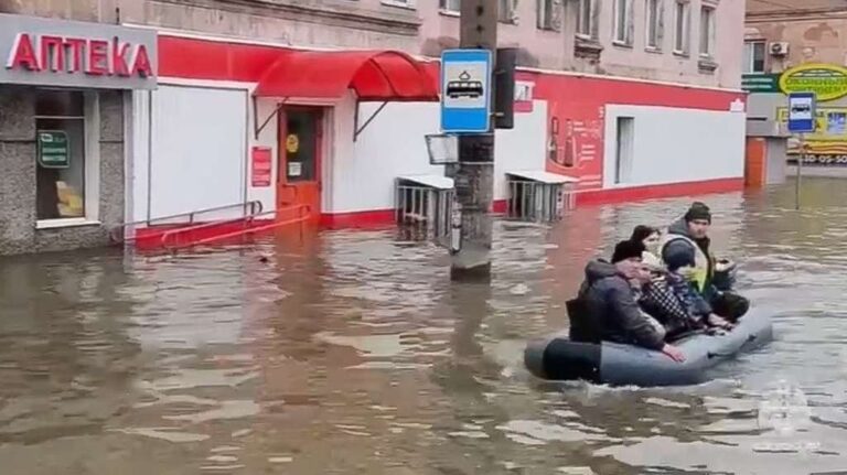 Više od 10.000 stambenih objekata poplavljeno širom Rusije