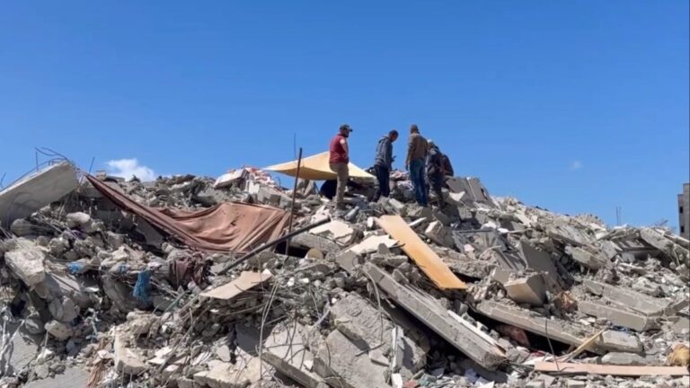 Nakon povlačenja izraelske vojske iz bolnice Shifa: Palestinci pod ruševinama traže članove porodica