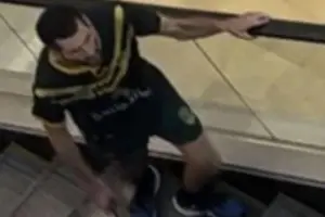 Muškarac u tržnom centru nožem usmrtio više ljudi
