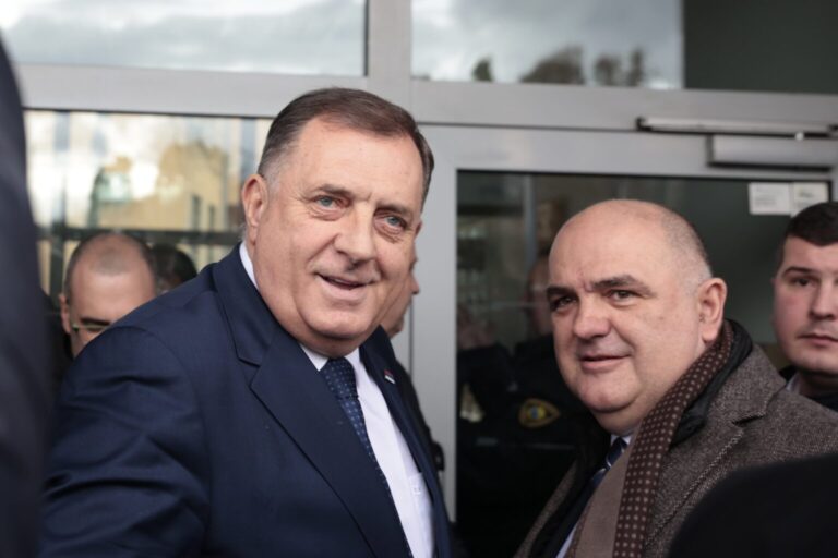 Schmidt pozvan za svjedoka na Dodikovom suđenju?