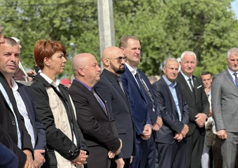 Ministar Isak u Ahmićima: Teško je biti ovdje i razmišljati o stravičnim zločinima počinjenim nad nedužnim stanovništvom