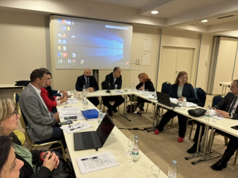 Ministar Isak u saradnji sa predstavnicima Misije OSCE-a u BiH održao radni sastanak sa  kantonalnim ministrima unutrašnjih poslova i policijskim komesarima/direktorima