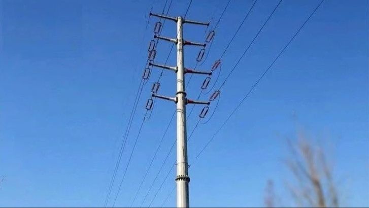 NESREĆA U BIH: S električnog stuba pao i poginuo radnik